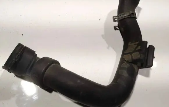 Volkswagen PASSAT B5.5 Engine coolant pipe/hose 8d0121101ad