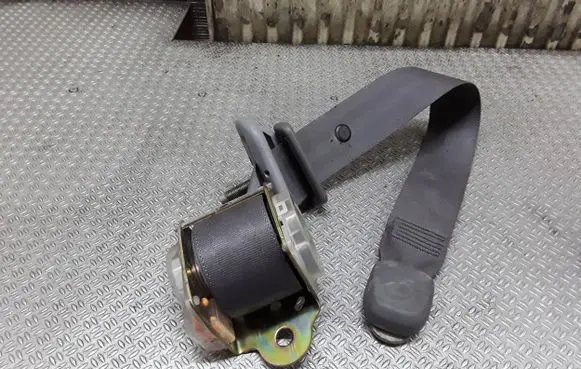 Toyota Previa (XR30, XR40) II Third row seat belt 7J1990
