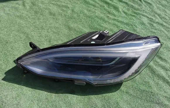 Tesla Model S Headlight/headlamp 1053574-00-C