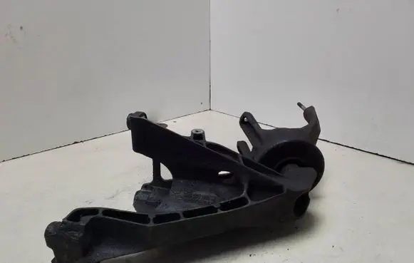 Volkswagen Transporter - Caravelle T5 Engine mounting bracket 7H0199370N