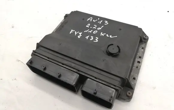 Toyota Avensis T270 Engine control unit/module 8966105F20