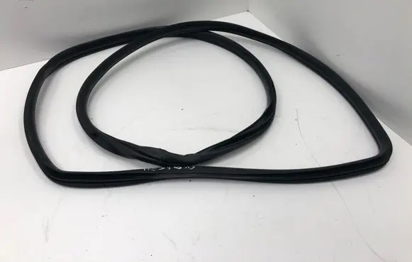 Hyundai ix35 Rear door rubber seal (on body) 