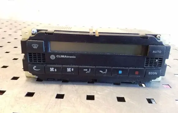Volkswagen PASSAT B5 Climate control unit