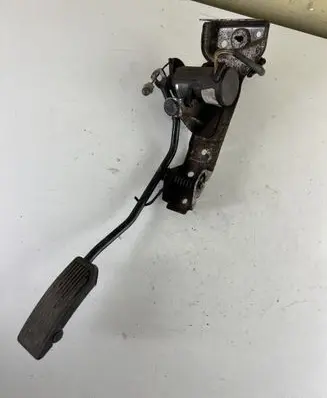 Nissan Terrano Accelerator throttle pedal 0206001022 084100069 020600102
