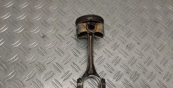 Toyota Yaris Piston with connecting rod