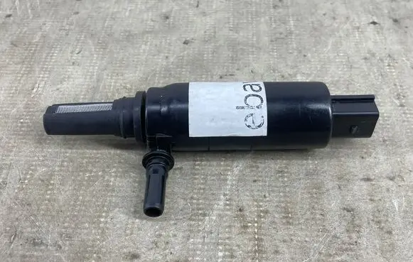 BMW 5 F10 F11 Headlight washer pump 7217792