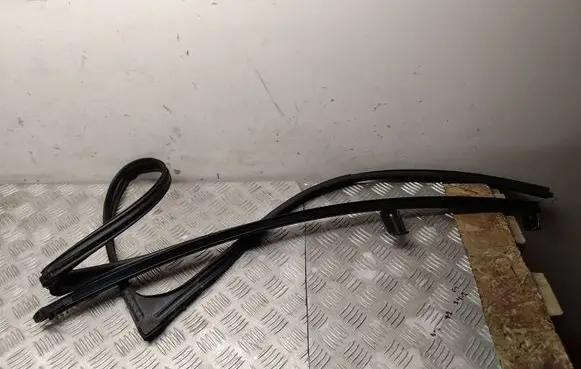 Lexus RX 450H Front door rubber seal 6815148080