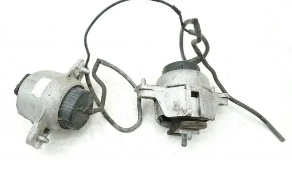 Engine mount vacuum valve