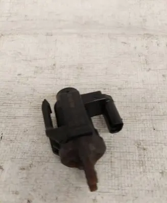 BMW X3 F25 Vacuum valve 70478502 8570591 14T233