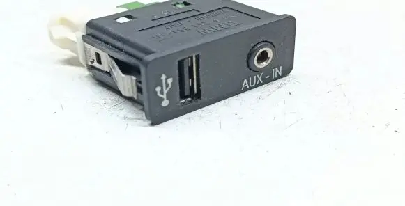 BMW X1 E84 AUX in-socket connector 9241331 84109241331