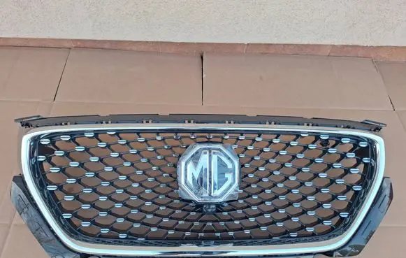MG ZS Front bumper upper radiator grill 10021164