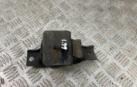 Subaru Impreza I Engine mount bracket
