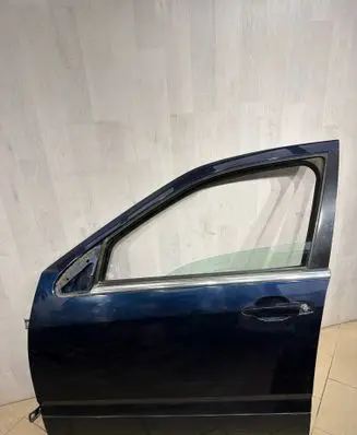 Cadillac SRX Front door 