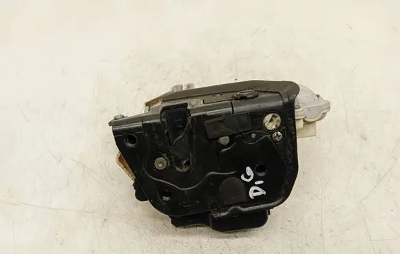 Audi A6 S6 C6 4F Rear door lock 4F0839016 1500105