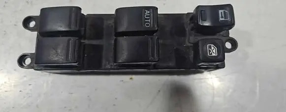 Nissan X-Trail T30 Electric window control switch