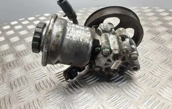Toyota Corolla Verso AR10 Power steering pump