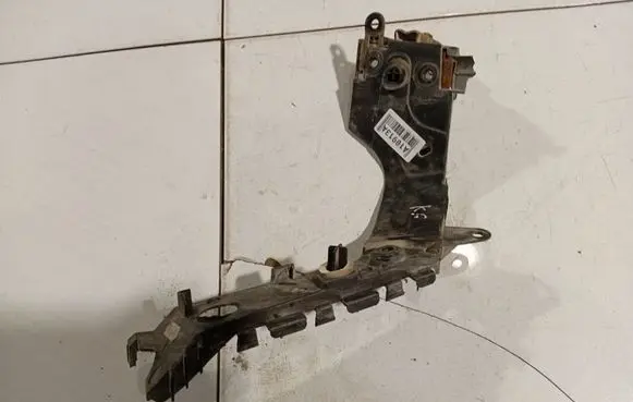 Renault Scenic II - Grand scenic II Rear bumper mounting bracket 8200156748