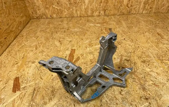 Mercedes-Benz C W205 Headlight/headlamp mounting bracket A2056221700