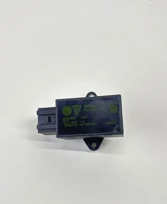 Volkswagen Golf Plus Seat heating relay 7L0959772