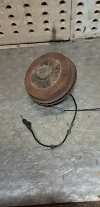 Nissan Note (E11) Rear wheel hub