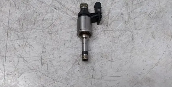 Audi A4 S4 B9 Fuel injector 04F906036Q