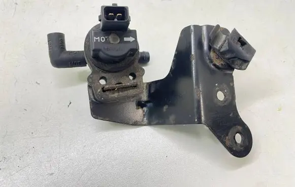 Mercedes-Benz C W203 Turbo solenoid valve 0004701593