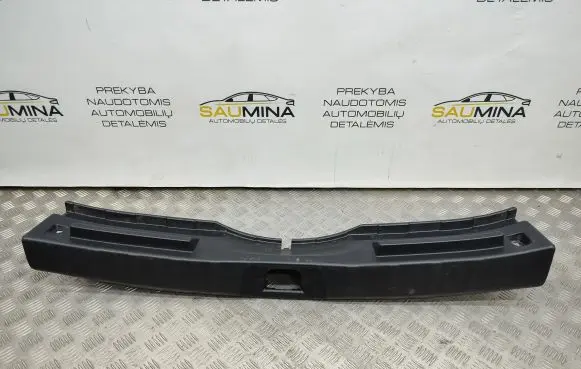 Trunk/boot sill cover protection