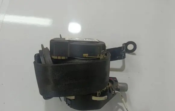 Volkswagen Touran I Front seatbelt YD4