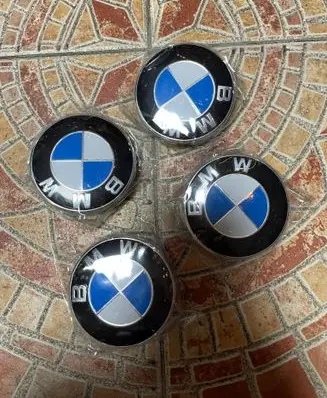 BMW X3 E83 Non-original wheel cap 