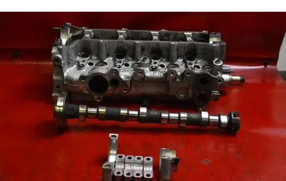 Toyota Yaris Verso Engine head 