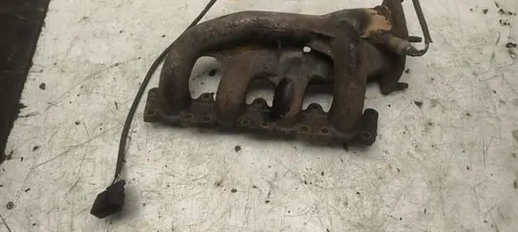 Audi A4 S4 B5 8D Exhaust manifold 058253033A