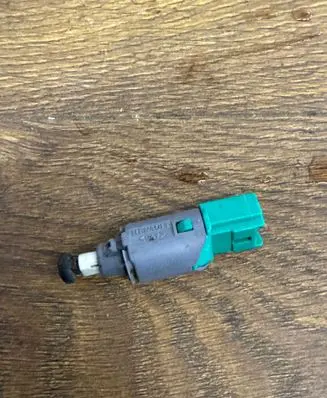 Renault Master III Brake pedal sensor switch 2532500007r