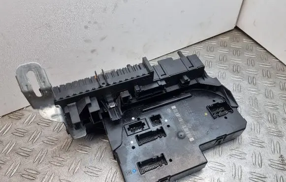 Mercedes-Benz C W204 Fuse module 2049060105 5DK00922589