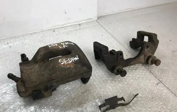 BMW 5 E39 Front brake caliper 6030