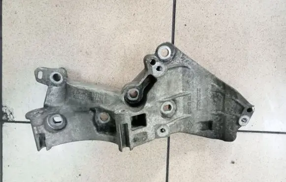 Nissan Qashqai Generator/alternator bracket 8200669495