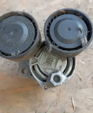 BMW 5 F10 F11 Generator/alternator belt tensioner 7823199 782319904