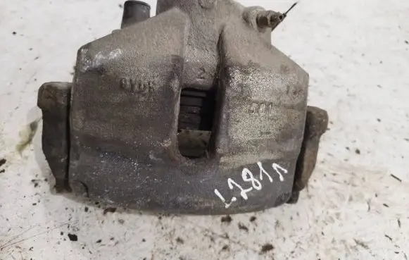 Volkswagen PASSAT B7 Front brake caliper