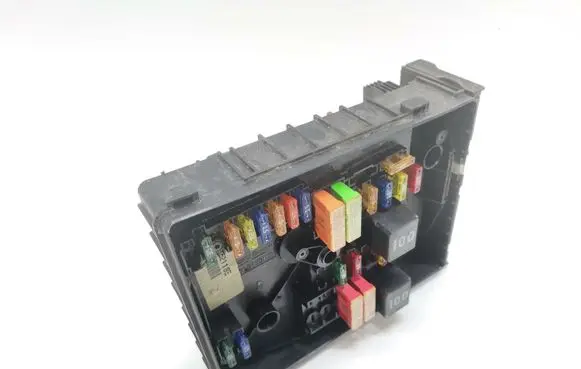 Volkswagen Jetta V Fuse module 1K0937125