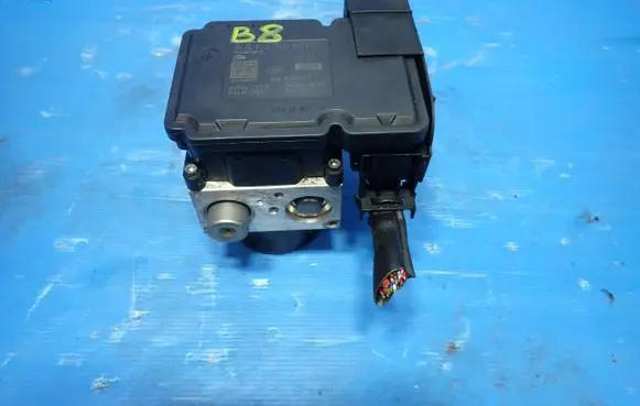 Mercedes-Benz SLK R172 ABS Pump A1724314212 10021208224