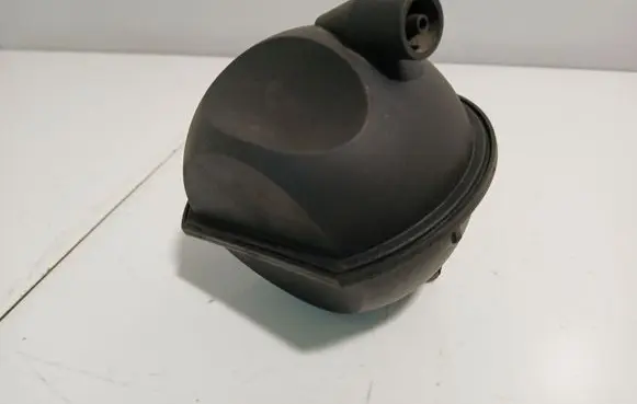 Volkswagen Golf IV Vacuum air tank 7M0129808