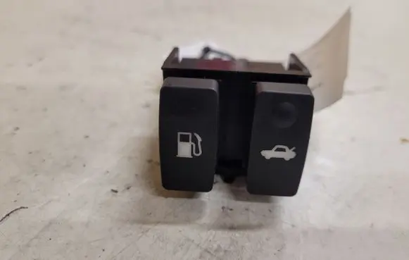 Lexus IS 220D-250-350 Fuel tank opening switch 9900B83 15A990
