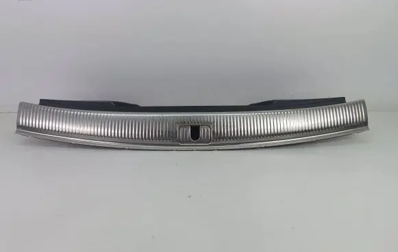 Trunk/boot sill cover protection
