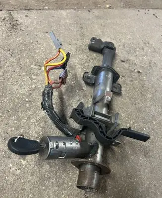 Citroen Berlingo Ignition lock E1810645100 1810645100