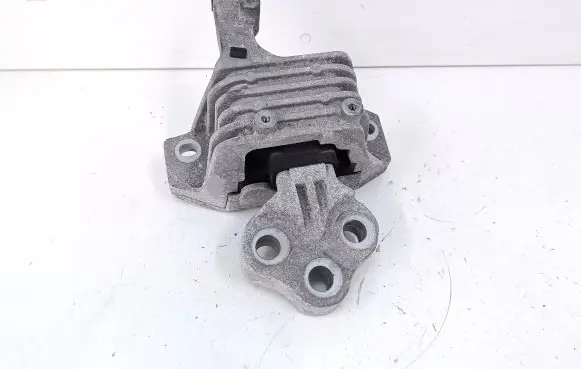 Jeep Cherokee Engine mount bracket P68164710AE