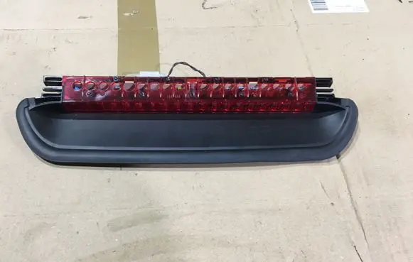 BMW 3 E90 E91 Third/center stoplight 6946614