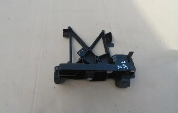 Radiator mount bracket