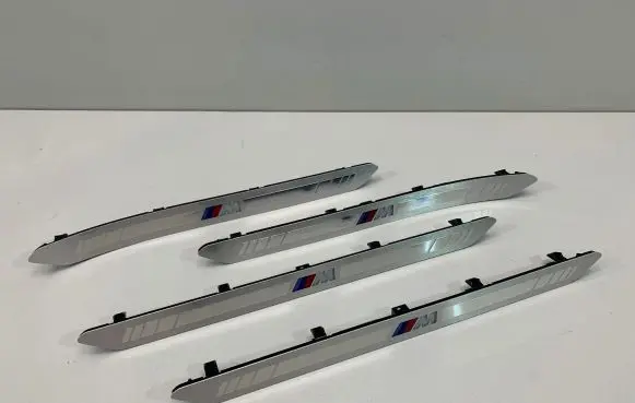 BMW XM Foot area side trim 8069271