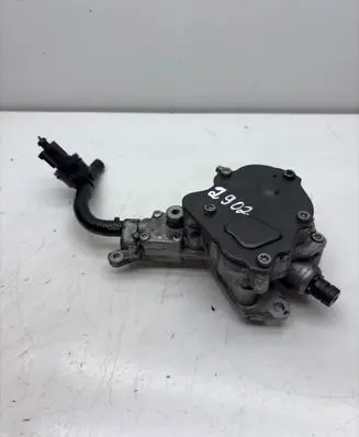 Volkswagen Golf V Vacuum pump 038145209K