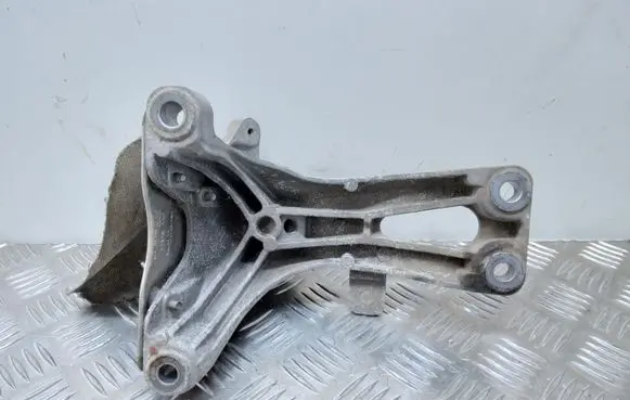 Audi A8 S8 D4 4H Engine mounting bracket 8K0199388