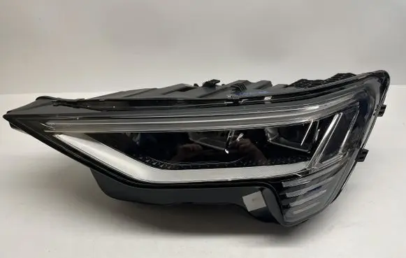 Audi e-tron Headlight/headlamp 4KE941039